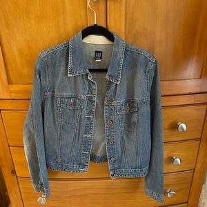 Vintage GAP denim jacket. Size M.